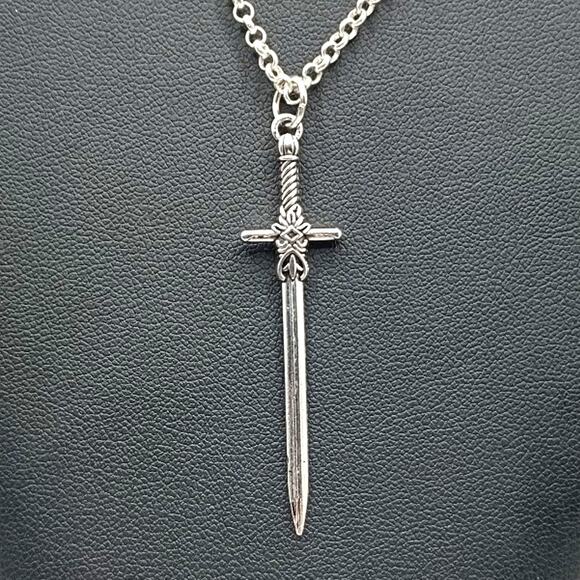 925 Sterling Silver Necklace w/ Silver Elven Sword Pendant Valentines Birthday - Picture 1 of 6